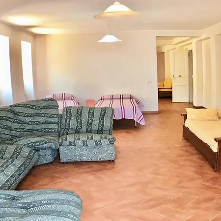 Marianna/sleeps 25/spoleto 7 Miles/rome 1 Hr