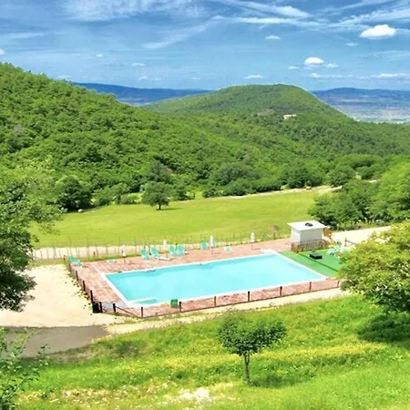 Marianna/sleeps 25/spoleto 7 Miles/rome 1 Hr