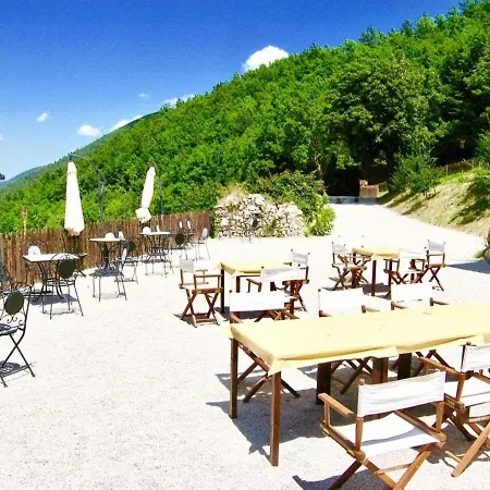Marianna/sleeps 25/spoleto 7 Miles/rome 1 Hr Bazzano di Spoleto
