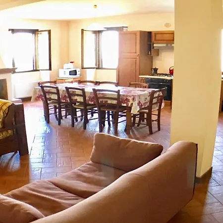 Marianna/sleeps 25/spoleto 7 Miles/rome 1 Hr *