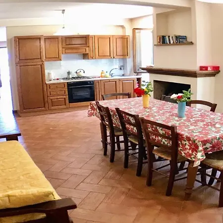 Marianna/sleeps 25/spoleto 7 Miles/rome 1 Hr *