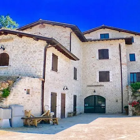 Marianna/sleeps 25/spoleto 7 Miles/rome 1 Hr וילה Bazzano di Spoleto