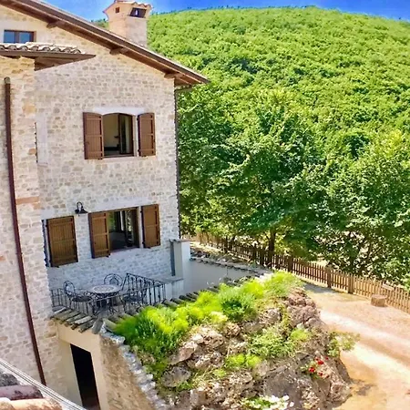 Marianna/sleeps 25/spoleto 7 Miles/rome 1 Hr * Bazzano di Spoleto