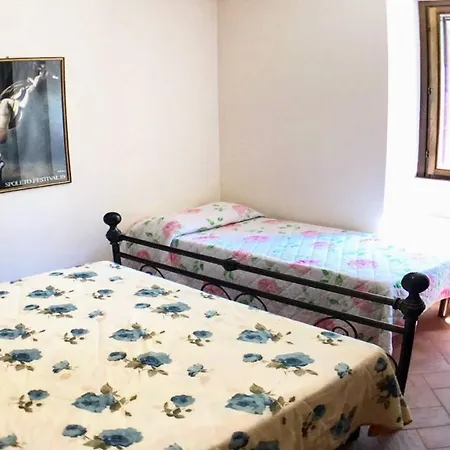 Marianna/sleeps 25/spoleto 7 Miles/rome 1 Hr *