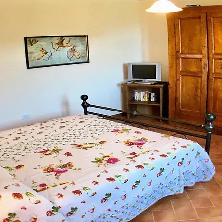 Marianna/sleeps 25/spoleto 7 Miles/rome 1 Hr
